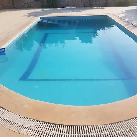 8 Sleeps, Spacious With Private Pool In - Awz 332 디딤