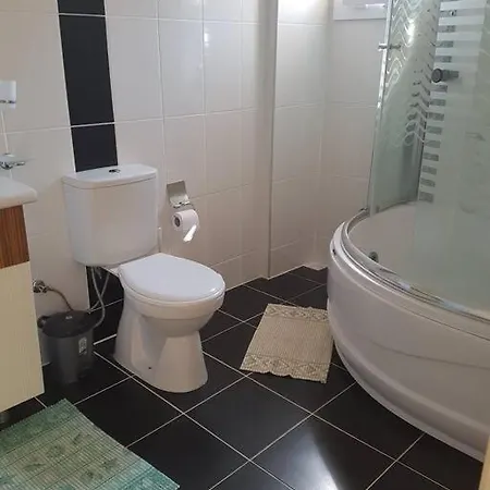 فيلة 8 Sleeps, Spacious With Private Pool In - Awz 332 *